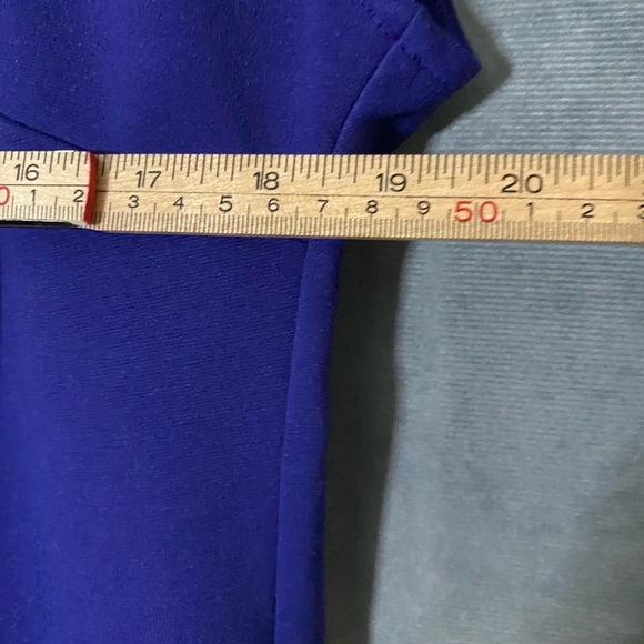 Ann Taylor Sleeveless Solid Blue Top Minimalist Style Simple Elegance - Picture 5 of 7